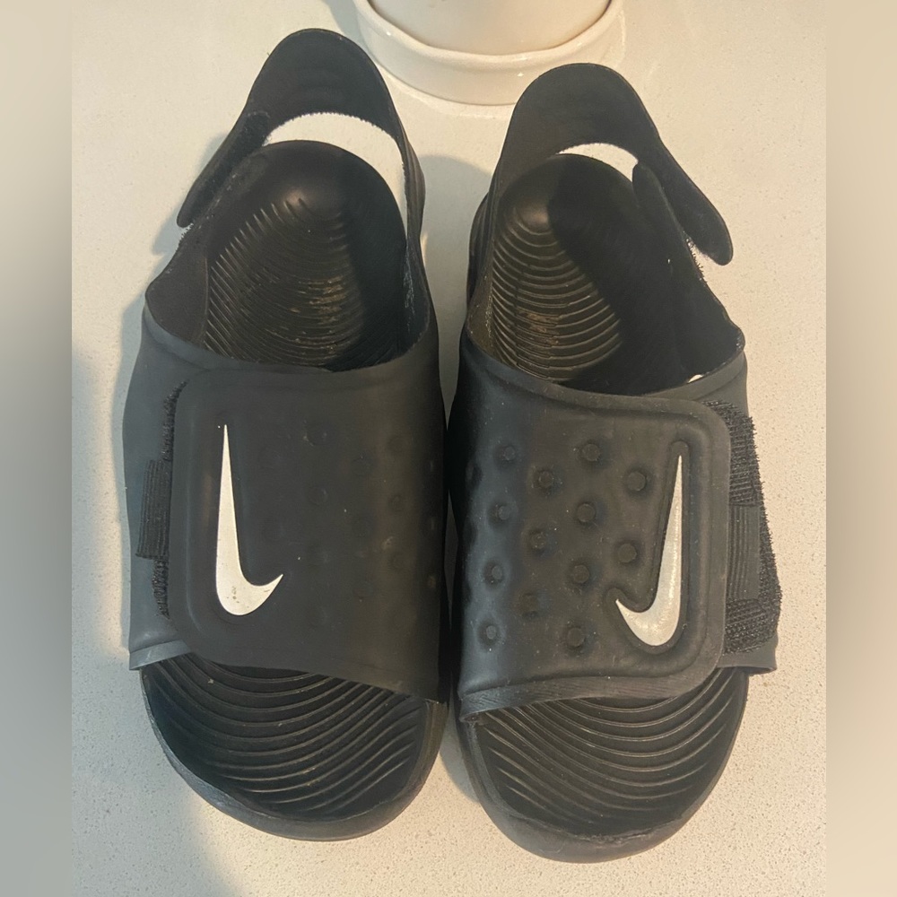 FINAL SALEBoys Nike Sandals sz13 1/2